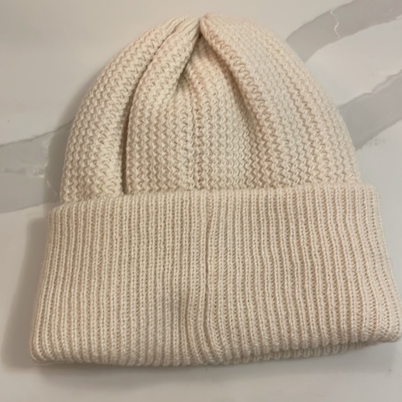 CHANEL BEANIE - Picture 2 of 6